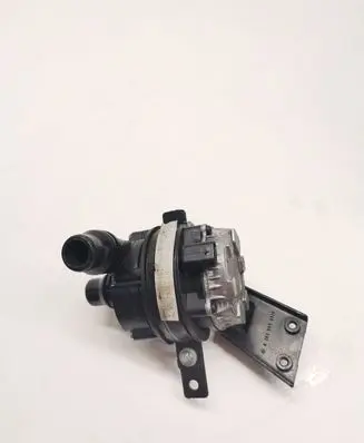 Mercedes-Benz E W213 Water pump A2535010920