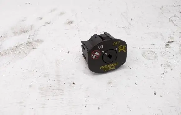 Passenger airbag on/off switch