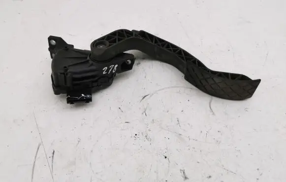 Volkswagen PASSAT B5.5 Accelerator throttle pedal 8D1721523F