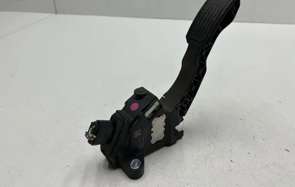 Toyota Avensis T270 Accelerator throttle pedal 7811002022 08924582090 14140A