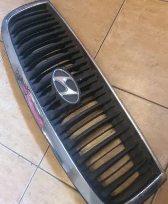 Hyundai Sonata Front bumper upper radiator grill 863503d000 1000600298