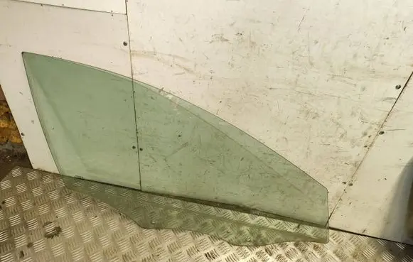 Volvo S60 Front door window glass four-door 43R001106 E000186