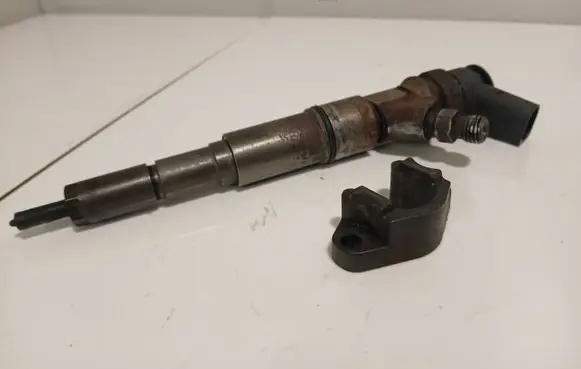 BMW 1 E81 E87 Fuel injector 0445110216 7793836