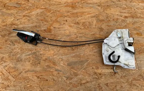 Suzuki Swift II Front door lock 8220268LA1 8220268LA
