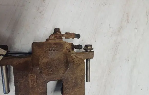 Opel Frontera A Front brake caliper