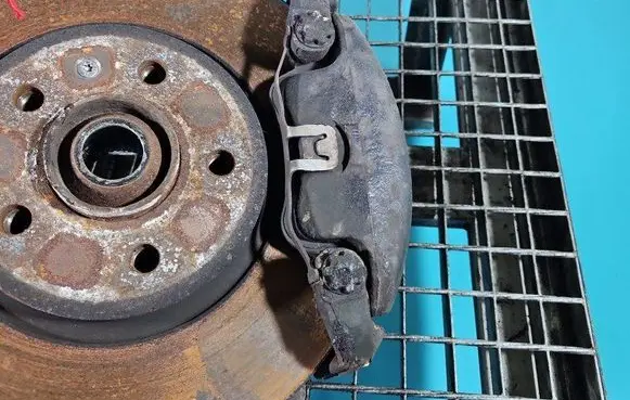 Front brake caliper