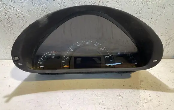 Mercedes-Benz C W203 Speedometer (instrument cluster) 88311323
