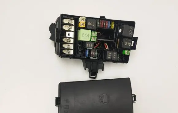 Volkswagen Tiguan Fuse box set 5Q0907361G 63513540S1