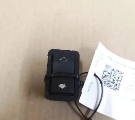 BMW 5 E39 Electric window control switch 8368974
