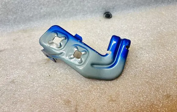 Fender mounting bracket