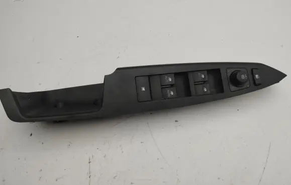 Opel Antara Electric window control switch