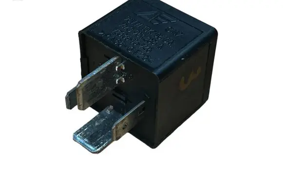 Skoda Fabia Mk1 (6Y) Other relay 7M0951253A V23136J6X45 95VW10K705CA