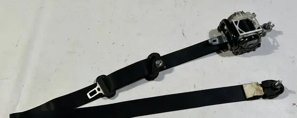 Nissan Titan Front seatbelt 2470940