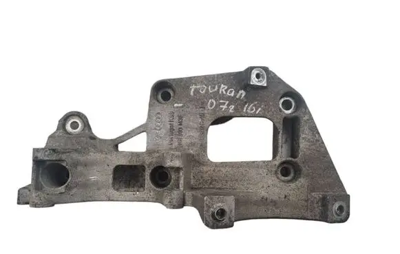 Volkswagen Touran I Engine mounting bracket 06F903143F