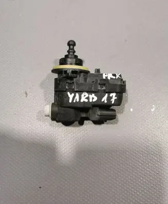 Toyota Yaris Headlight level adjustment motor 