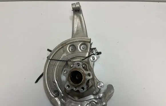 BMW 5 G30 G31 Front wheel hub 6884381 6899176