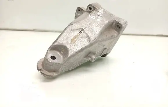 Mercedes-Benz C W205 Engine mounting bracket A2742231004