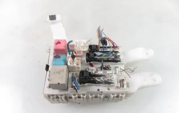 Toyota Auris 150 Central body control module 8273012220