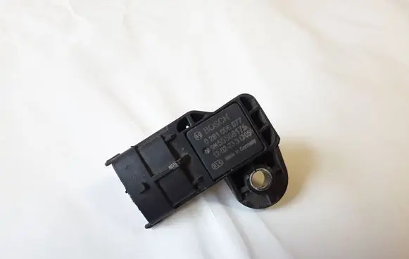 Opel Insignia A Air pressure sensor 0281006077 55568175