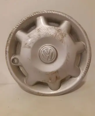 Volkswagen Jetta III R14 wheel hub/cap/trim 1HM601117A