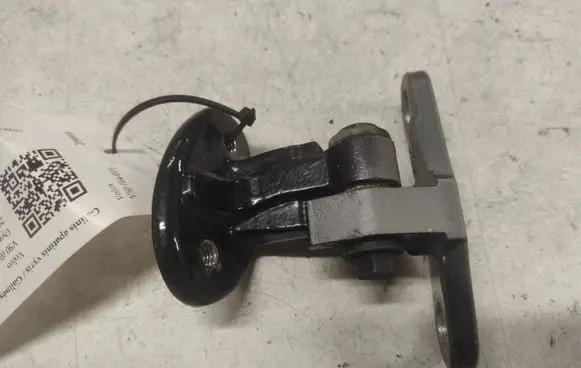 Volvo V50 Rear door lower hinge