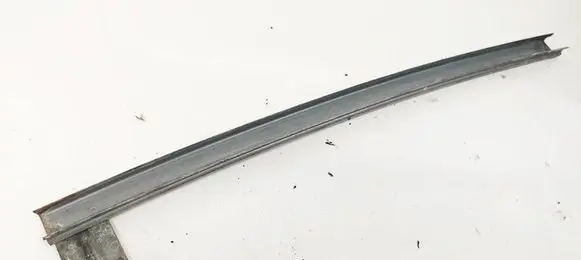 Suzuki Grand Vitara II Front door glass trim molding 