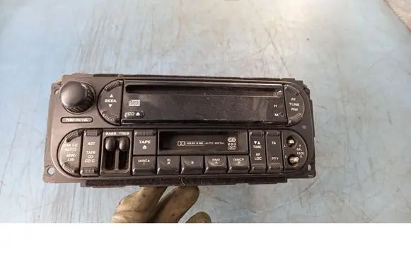 Chevrolet PT Cruiser Radio/CD/DVD/GPS head unit