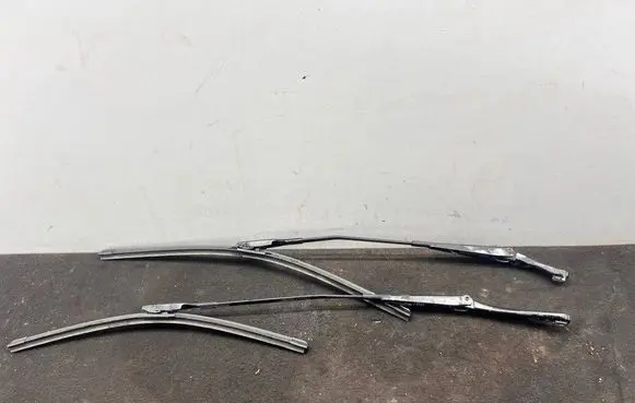 Audi A4 S4 B8 8K Front wiper blade arm 8K2955407 8K2955408