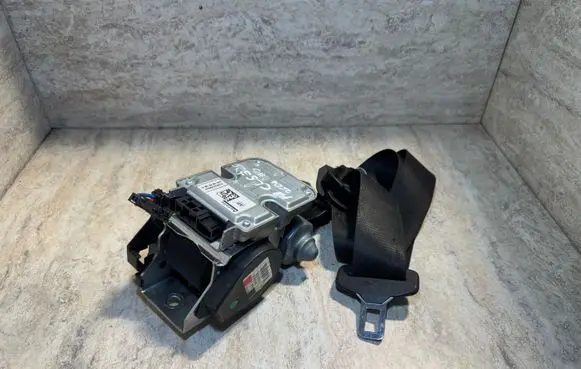 Mercedes-Benz CLS C219 Front seatbelt 609098200B