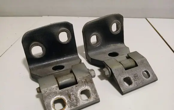 BMW X3 E83 Front door hinge set A046574