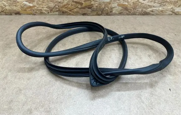 KIA Niro Front door rubber seal
