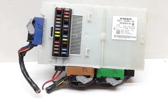 Volvo V70 Fuse module 7G9T14C256FA 30765624 30765624AE