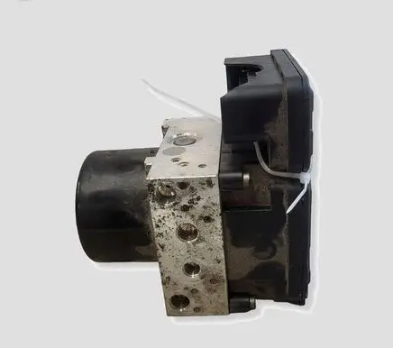 Volvo V40 ABS Pump 10096104153