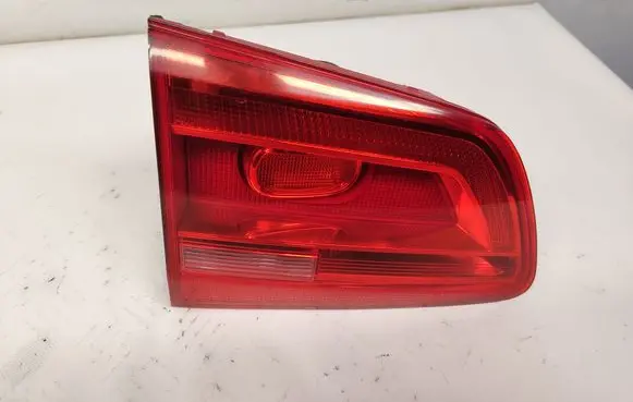 Tailgate rear/tail lights