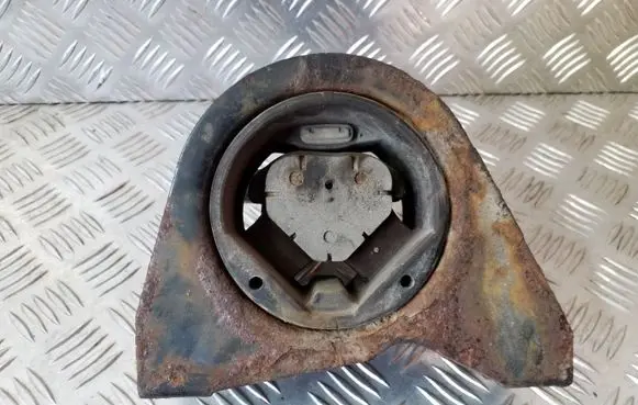 Engine mount bracket