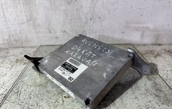 Toyota Avensis T250 Engine control unit/module 1758007372 8966105820 MB1758007372