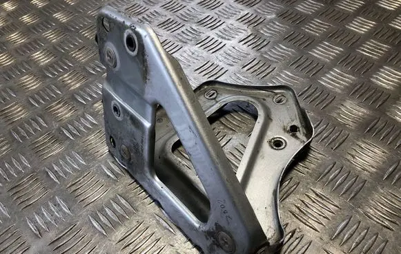Audi A6 S6 C6 4F Fender mounting bracket 4F0821136A
