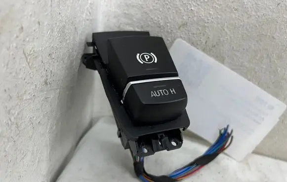 BMW 5 F10 F11 Hand parking brake switch 6822518