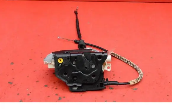 Volkswagen PASSAT CC Rear door lock 3C4839015A