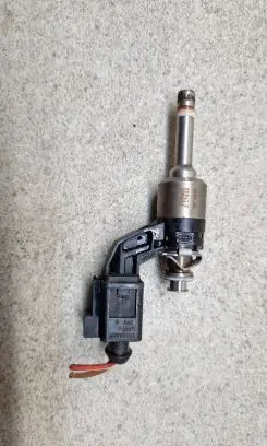 Volkswagen Golf VI Fuel injector 03c906036f
