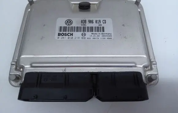 Volkswagen PASSAT B5 Engine control unit/module 038906019