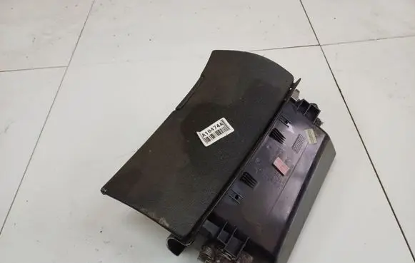 Glove box