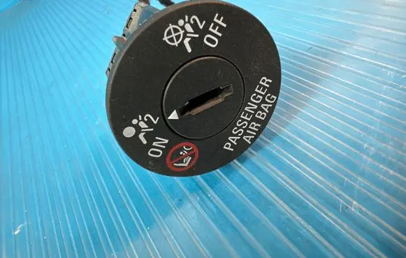 Opel Corsa E Passenger airbag on/off switch 13577258