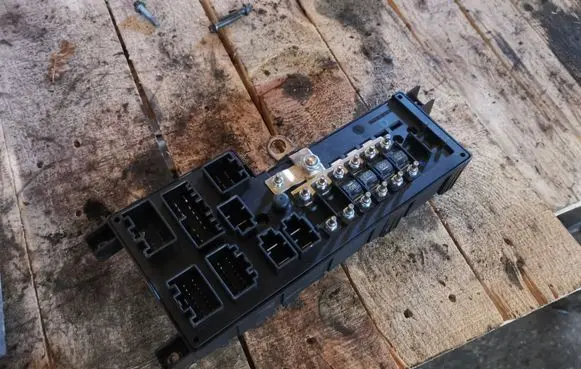 Volvo V70 Fuse module 9494207