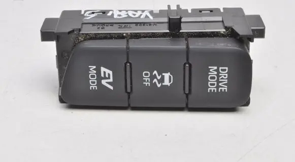 Toyota Yaris Cross Central console control unit M81303