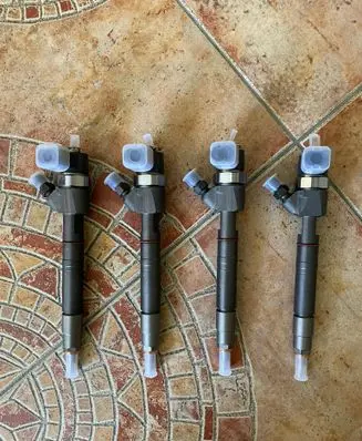 Mercedes-Benz C W203 Fuel injectors set 0445110190 A6110701487 A6110701687