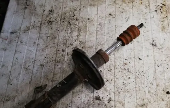 Toyota Avensis T220 Front shock absorber/damper NOCODE