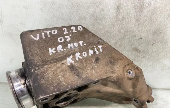Mercedes-Benz Vito Viano W639 Engine mounting bracket A64622300004