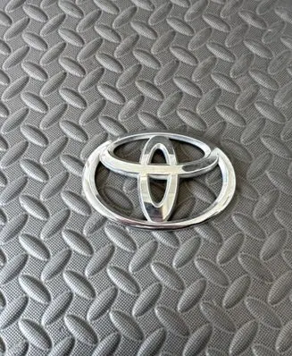 Toyota Auris E180 Manufacturer badge logo/emblem 9097502224