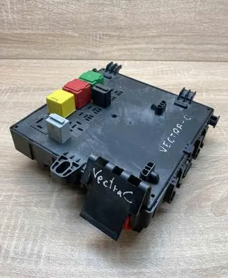 Volkswagen Golf IV Fuse module 13125488 460023260